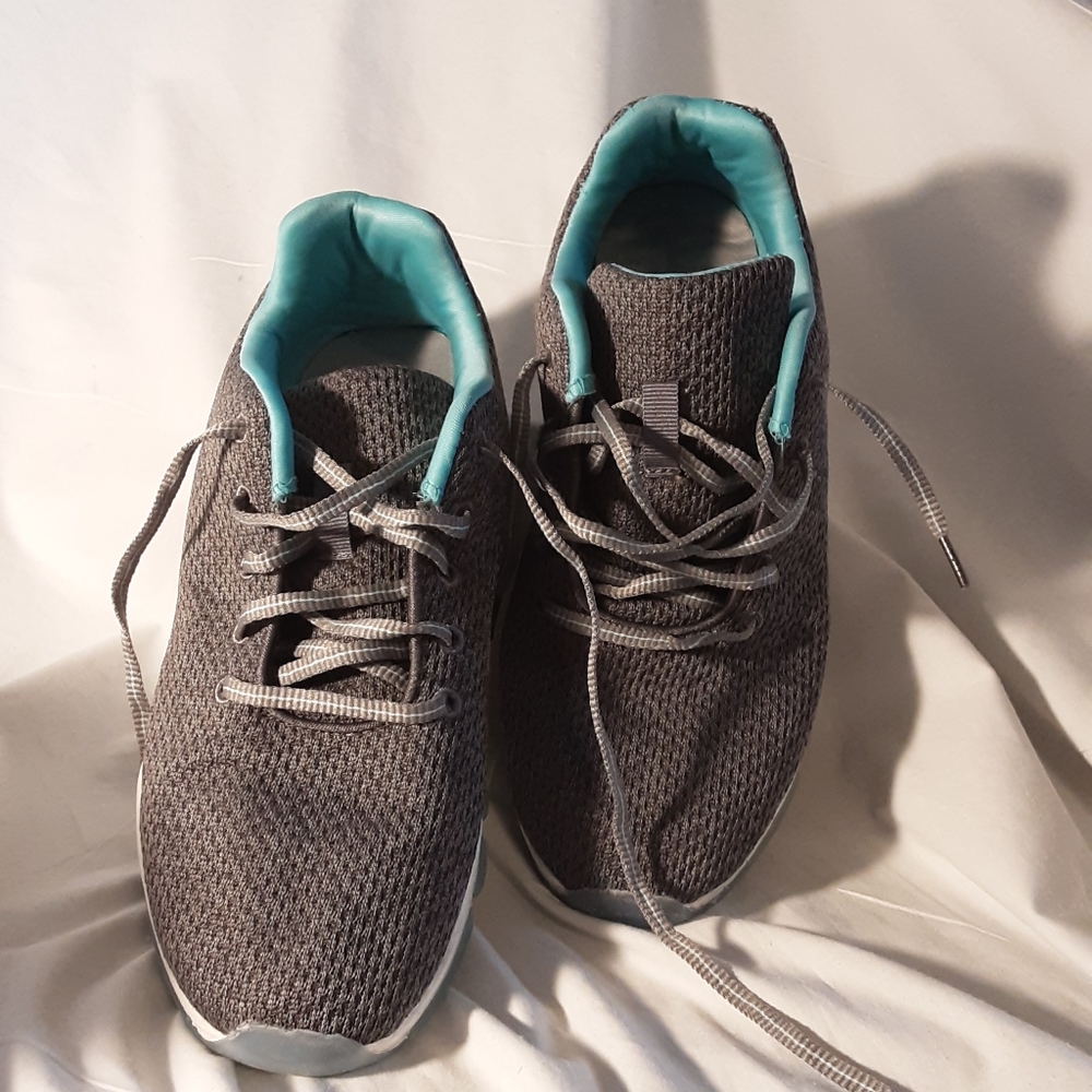 Avia memory foam sneakers